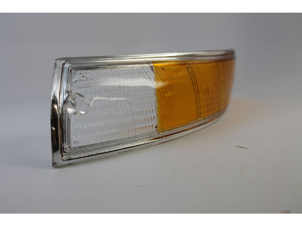 Amber/Clear w/Chrome Trim Euro Version Front Left URO Parts 91163192103 Turn Signal Lens 
